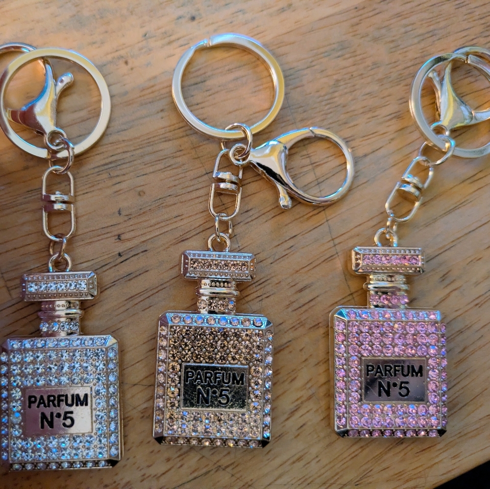 silver Parfum No. 5 Keychain Set